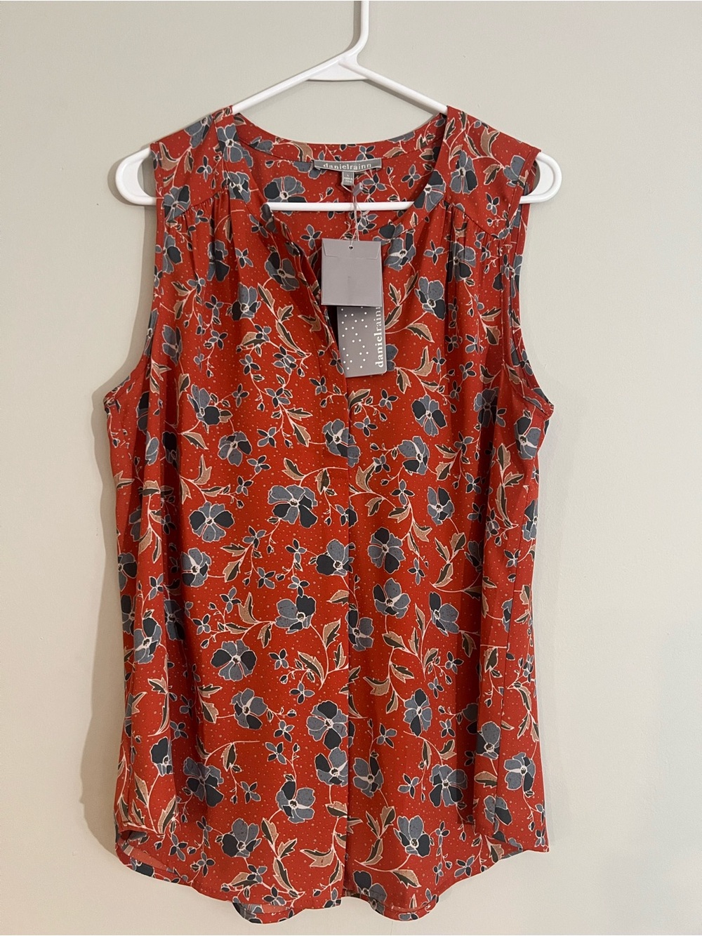 Daniel Rainn Rust-Red Floral Sleeveless V-Neck Camisole